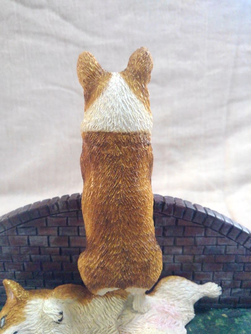 木彫りのコーギー2体 番犬編 - メルカリ