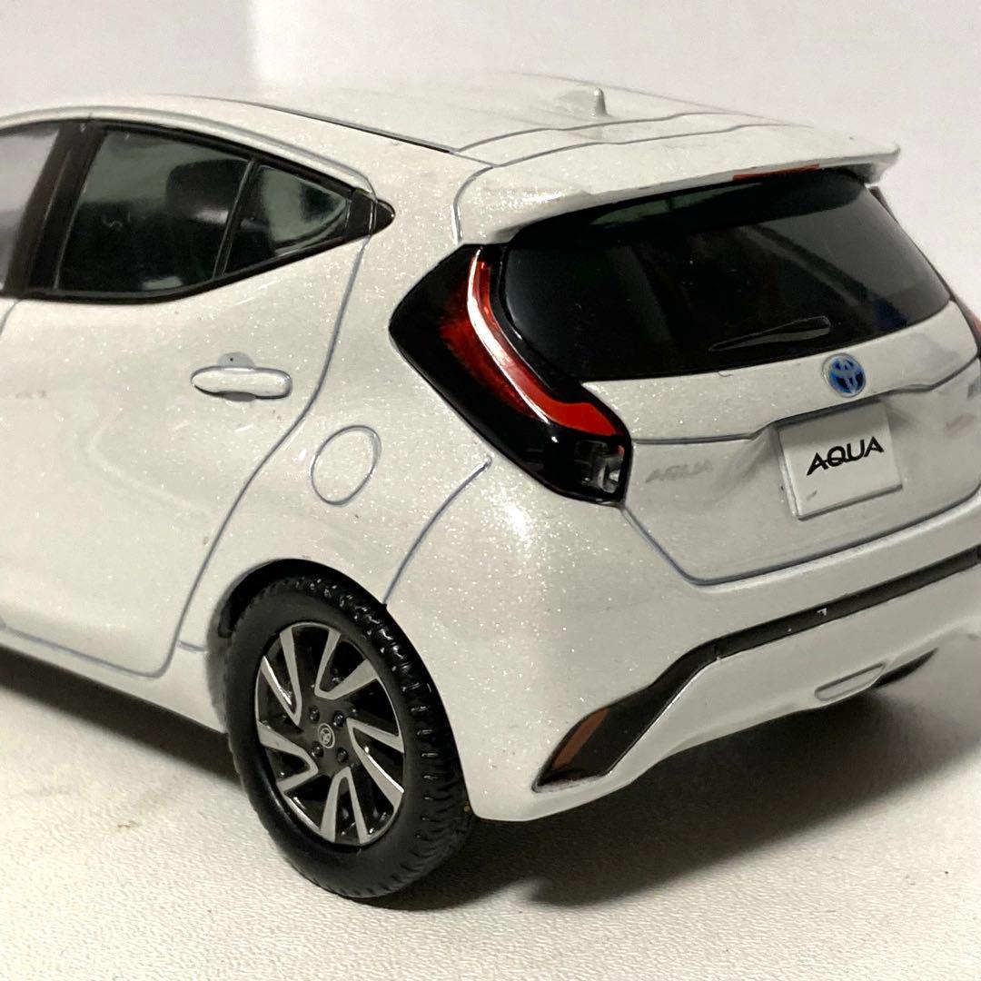 トヨタ 新型アクア AQUA カラーサンプル 1/30ミニカー プラチナ