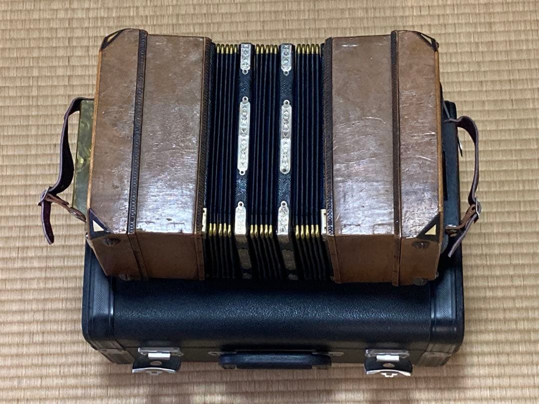 52ボタン バンドネオン ハードケース付き - メルカリ