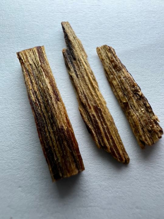 古渡命銘木 志野流家元名香　伽羅　【うてな】0.174g 香木/お香/沈香/伽羅