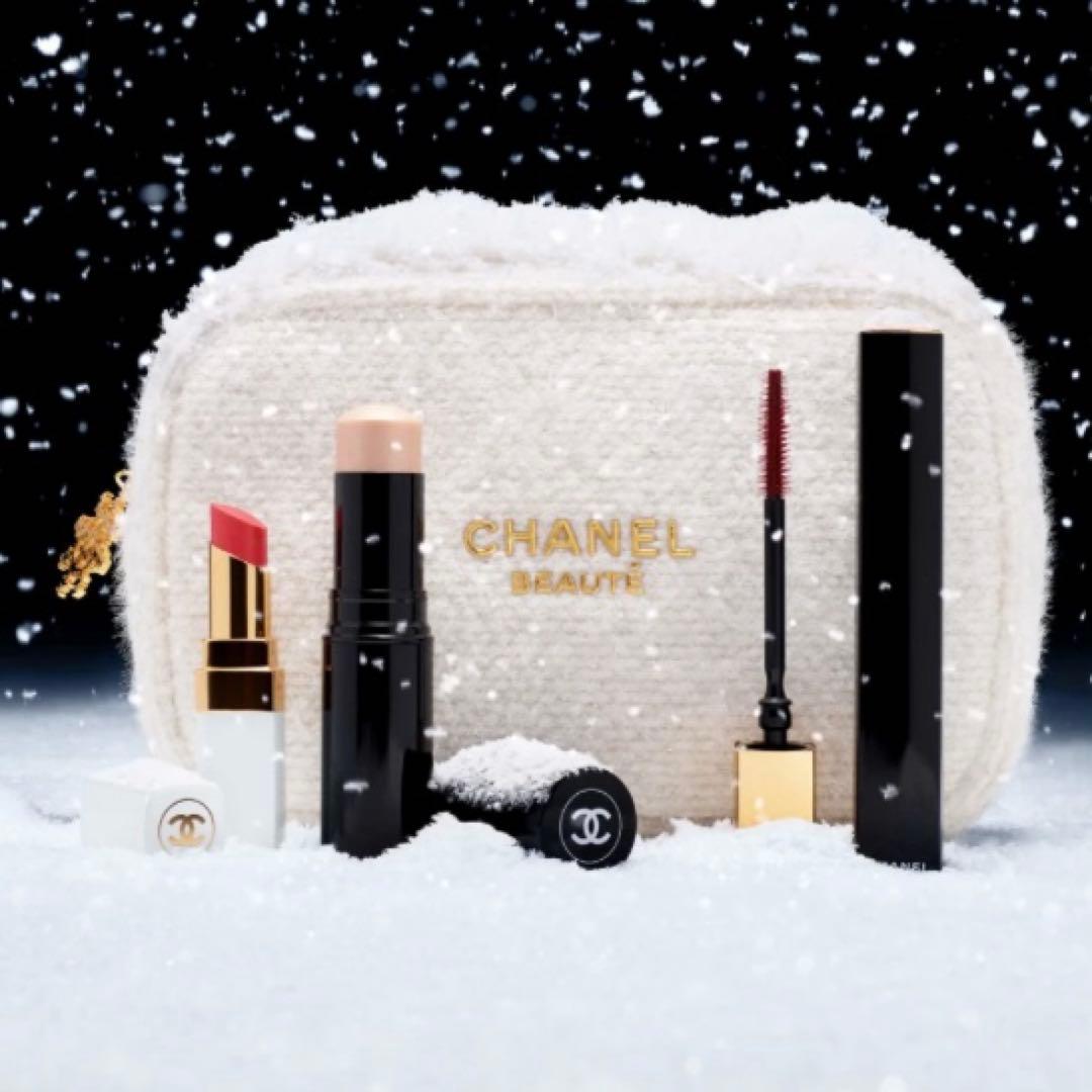 【完売品】2024CHANELクリスマスコフレ⭐︎ホワイトポーチ付き シャネル2024年クリスマスコフレ「雪の結晶チャーム」ポーチ付きメイク