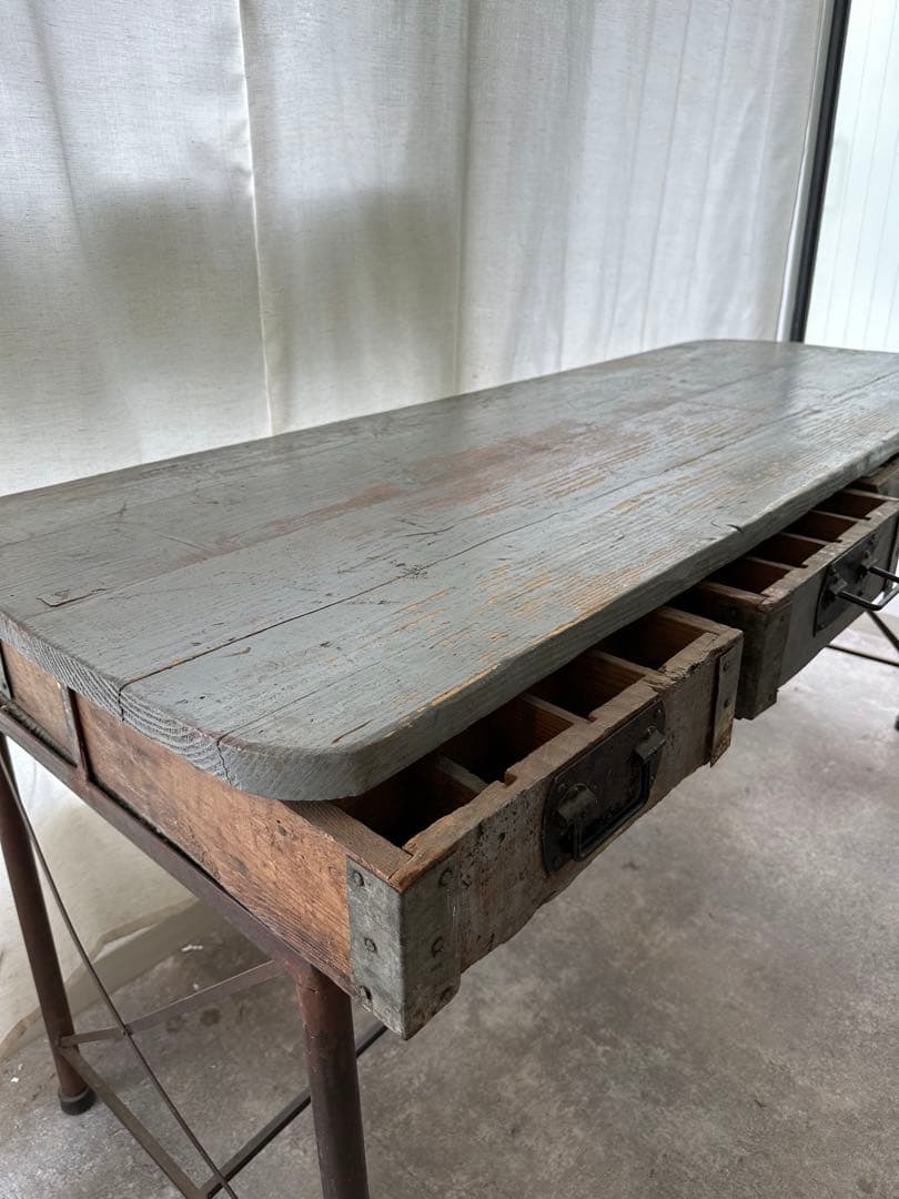 ヴィンテージ風グレーのテーブル｜ヴィンテージ風グレーのテーブル