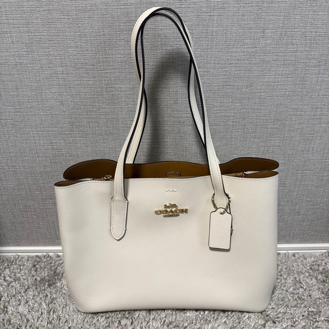 COACH ホワイトレザートートバッグ - メルカリ