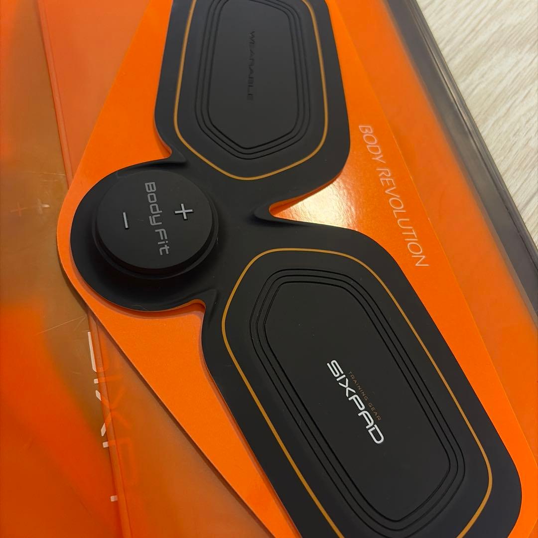 SIXPAD BODY REVOLUTION ウェアラブル腹筋トレーニング - メルカリ