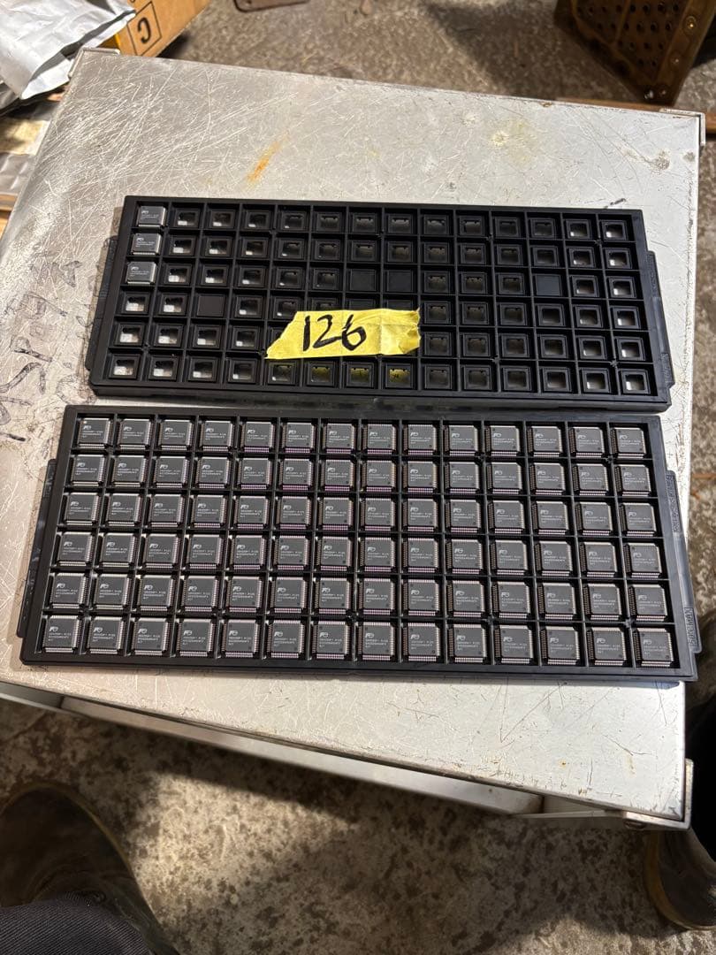 87個)電子部品。ICチップHD6433294M04FV。新品同様。未使用。