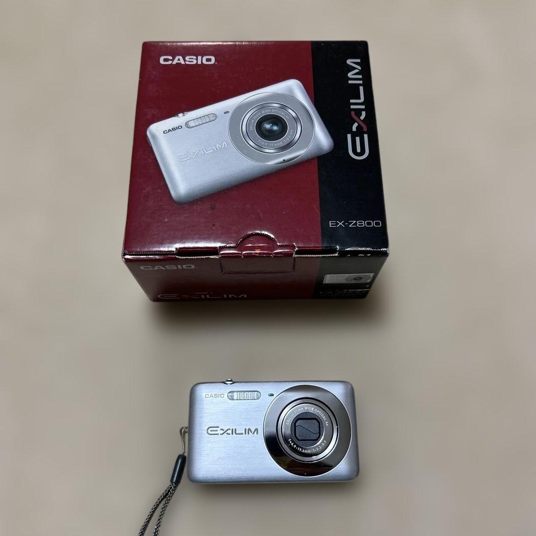【美品】CASIO EXILIM EX-Z800 シルバー14.1メガピクセル Amazon | CASIO デジタルカメラ EXILIM 1410万画素 4倍 スパークリング