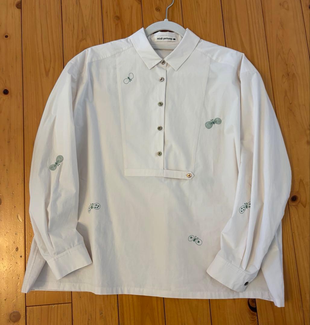 新品未使用】ミナペルホンchoucho刺繍入り長袖シャツ 40 ライト