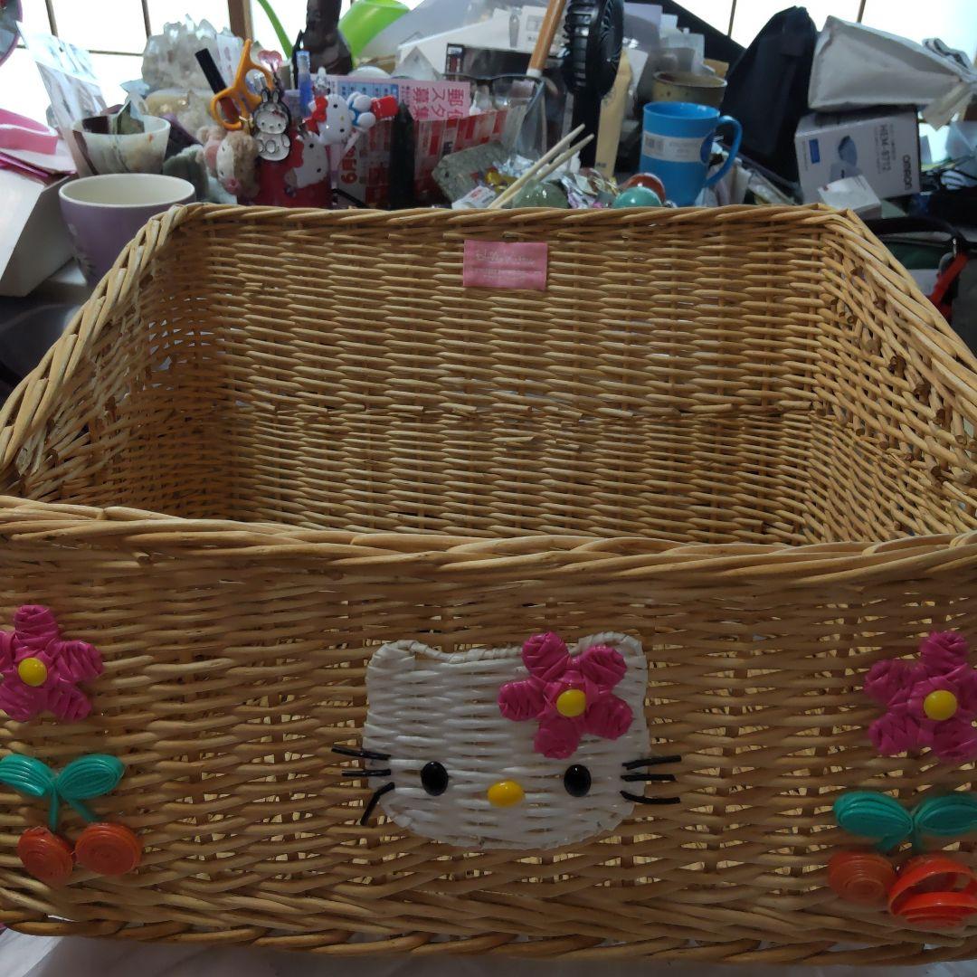 急に値下げ平成レトロ恐らく1999年ハローキティ籐カゴ当時3万弱かなり