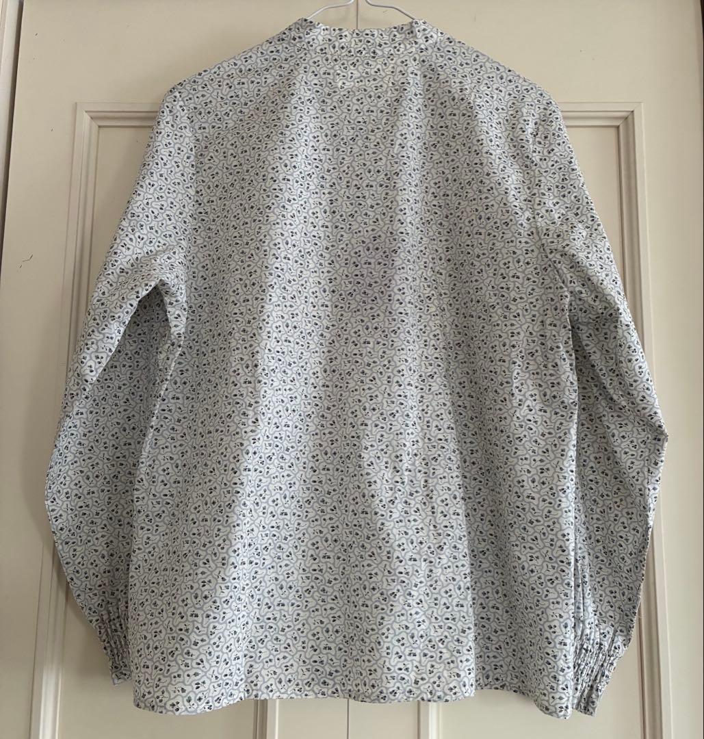 新品！sosotto リバティのバンドネックのブラウス 爽やかな小花柄