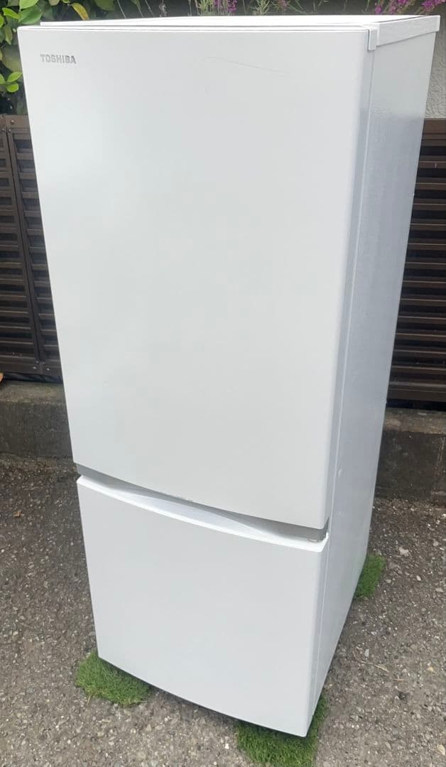 東芝冷凍冷蔵庫153L 強化ガラス棚LED照明省エネ設計自動霜取り機能付20年製 冷蔵庫 153L 自動霜取り 一人暮らし 家庭用 2ドア 幅50cm IRSN-15B-W