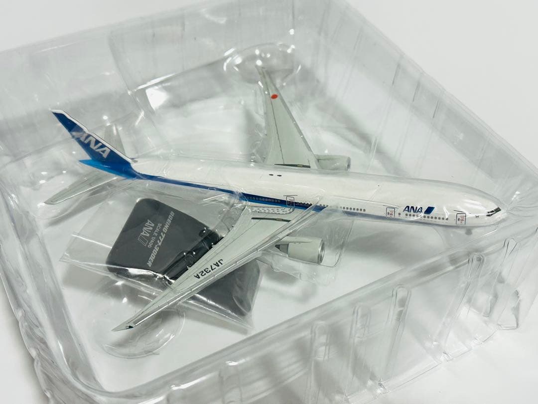 全日空商事 1/400 ANA 777-300ER NH40013 - メルカリ