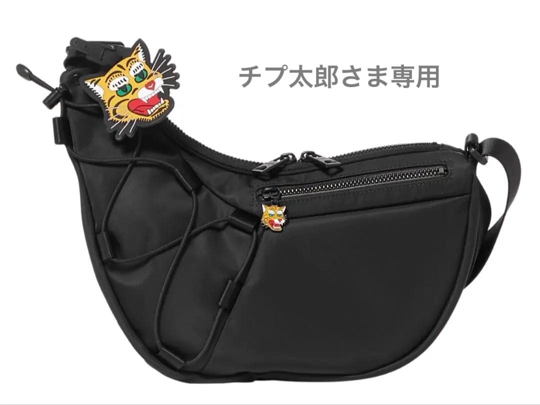 オニツカタイガー スモールメッセンジャーバッグ　新品　ブラック SMALL MESSENGER BAG/スモールメッセンジャーバッグ（ショルダーバッグ