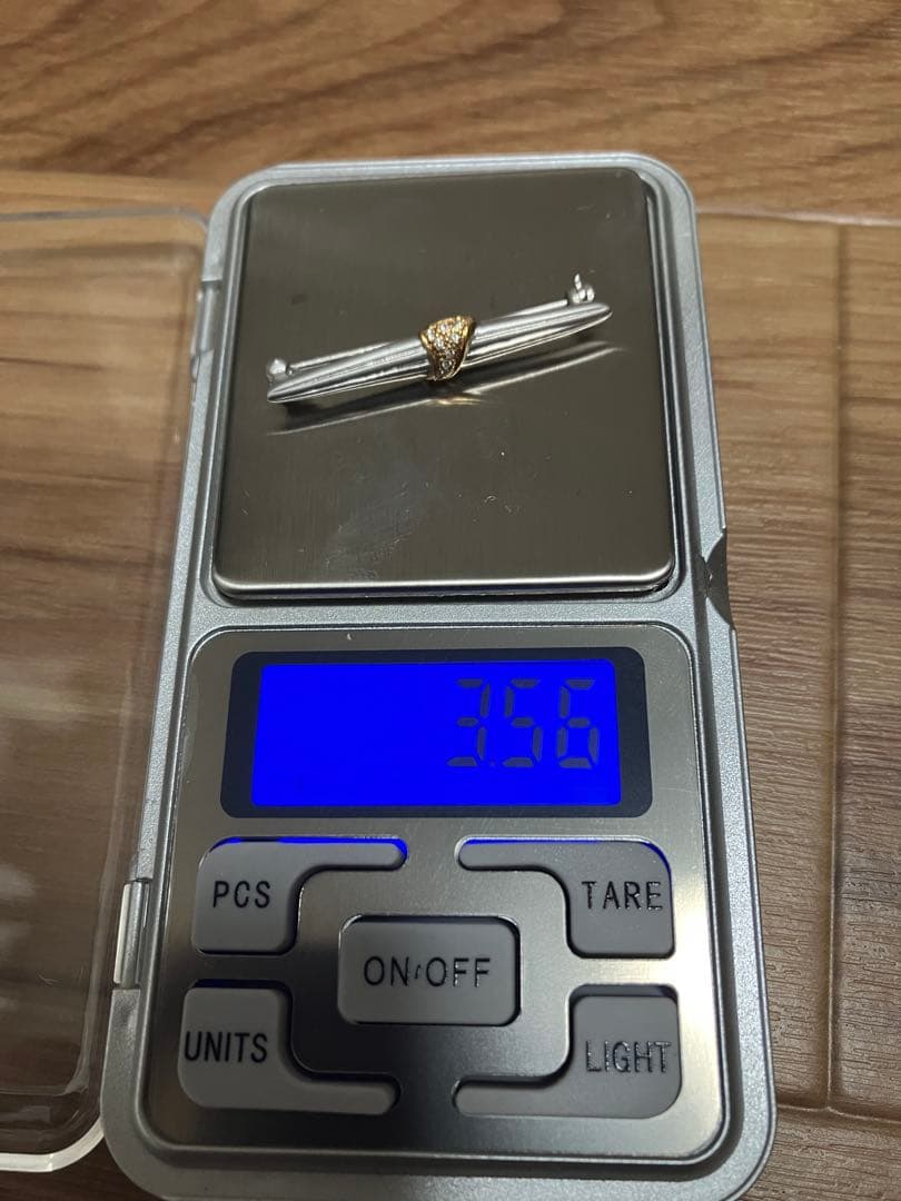 ブローチ 刻印750 石付き 3.56g