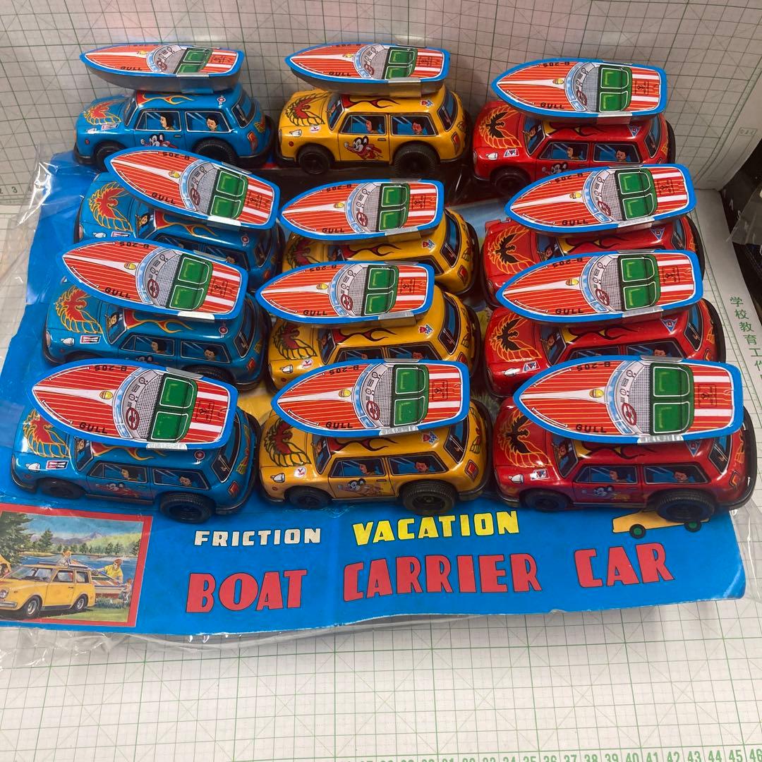 1970〜71年にミニクーパーのマイティマウスプリントのバケーション