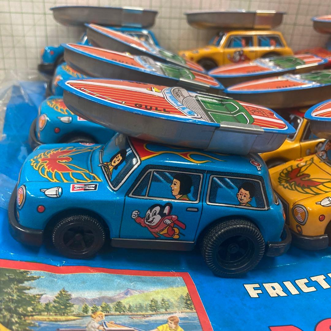 1970〜71年にミニクーパーのマイティマウスプリントのバケーション