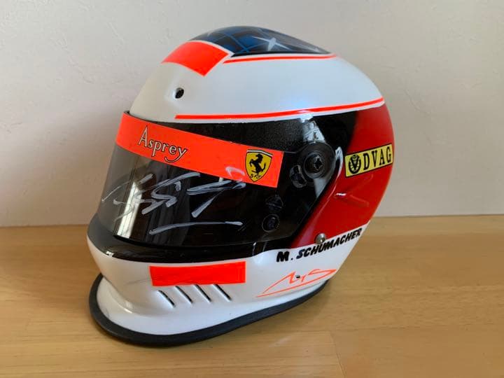 直筆サイン入り M.シューマッハ 1/2 ヘルメット 1996 BELL - メルカリ