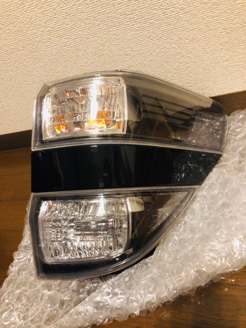 ☆美品☆ 20系 ヴェルファイア 純正 テール 右リアクォーター側 点灯