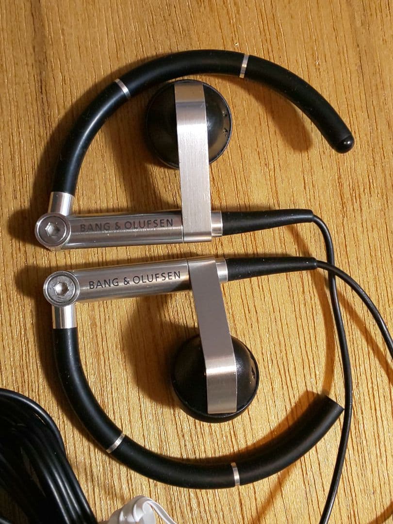 Bang&Olufsen Earphones A8有線イヤホン 収納ケース付き