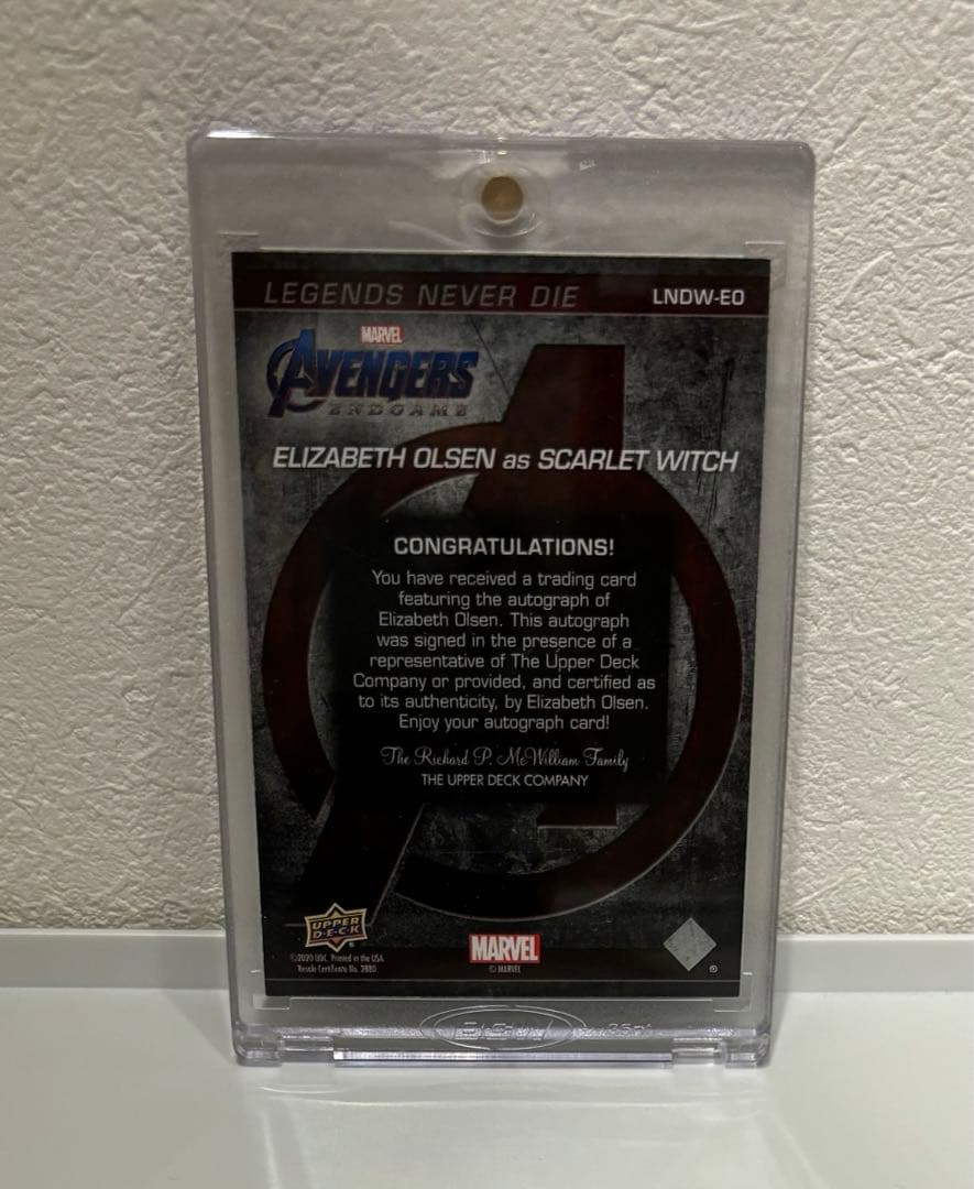 アベンジャーズエンドゲーム エリザベスオルセン UPPERDECK サイン