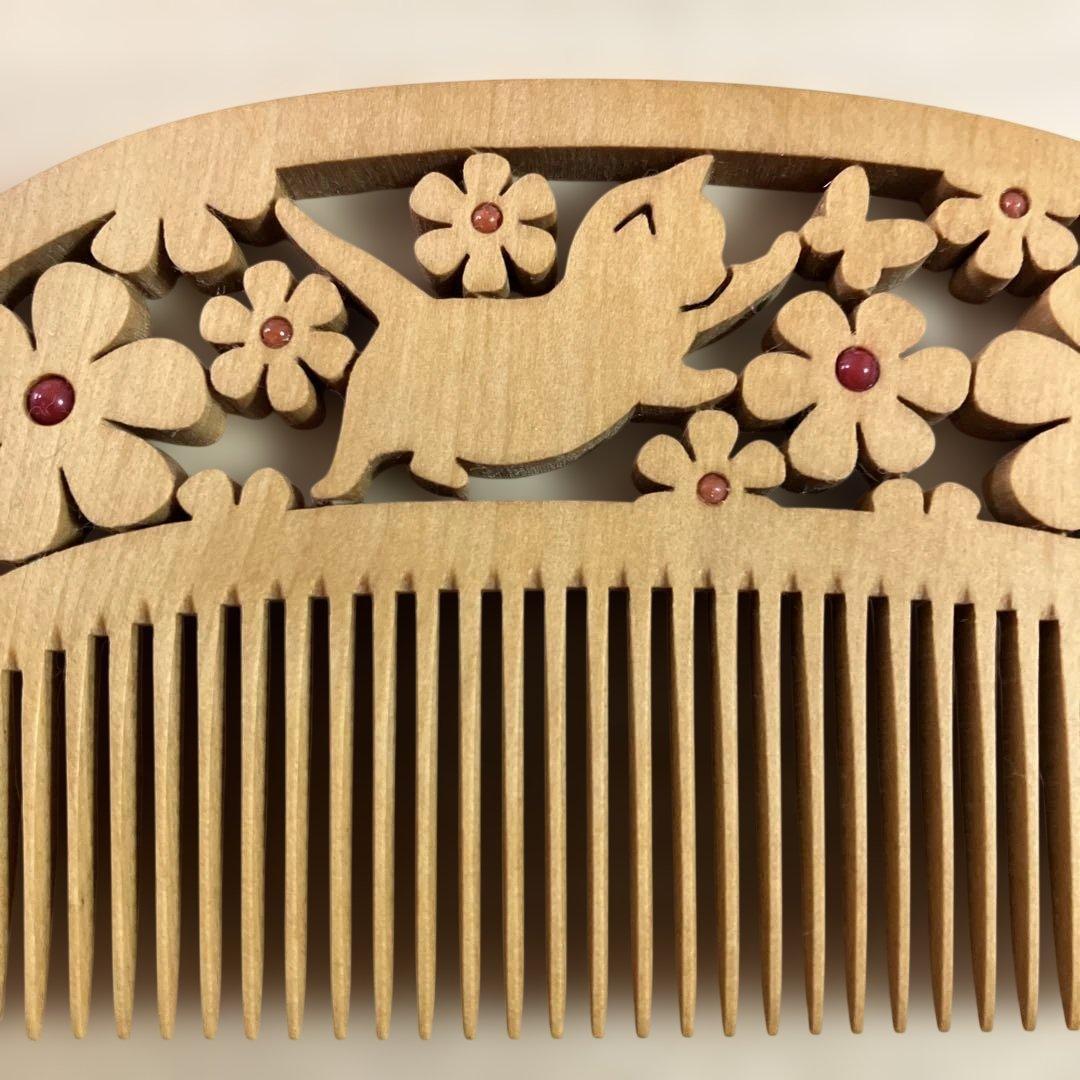 最終価格《定価¥39,500》 つげ櫛 透かし彫り　猫 紅珊瑚　さつまつげ