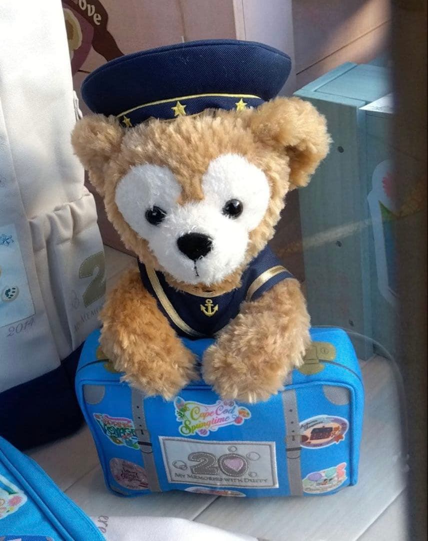 ダッフィー　20周年 ぬいぐるみ 青いトランク持った「ダッフィー」ぬいぐるみ発売！ 20周年の思い出が