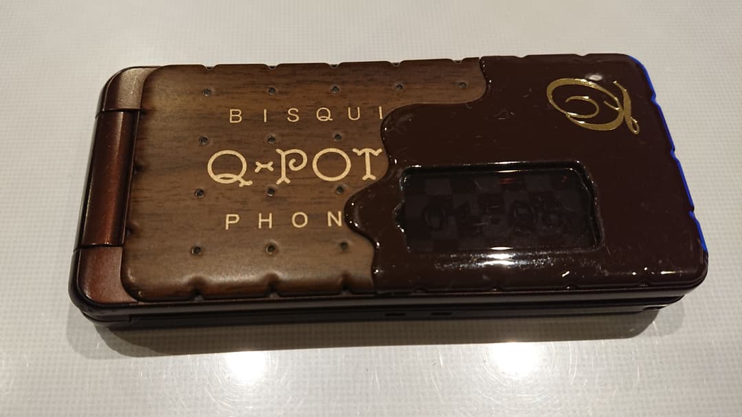 ドコモ フィーチャーフォン SH-04C チョコ ガラケー Q-pot - メルカリ