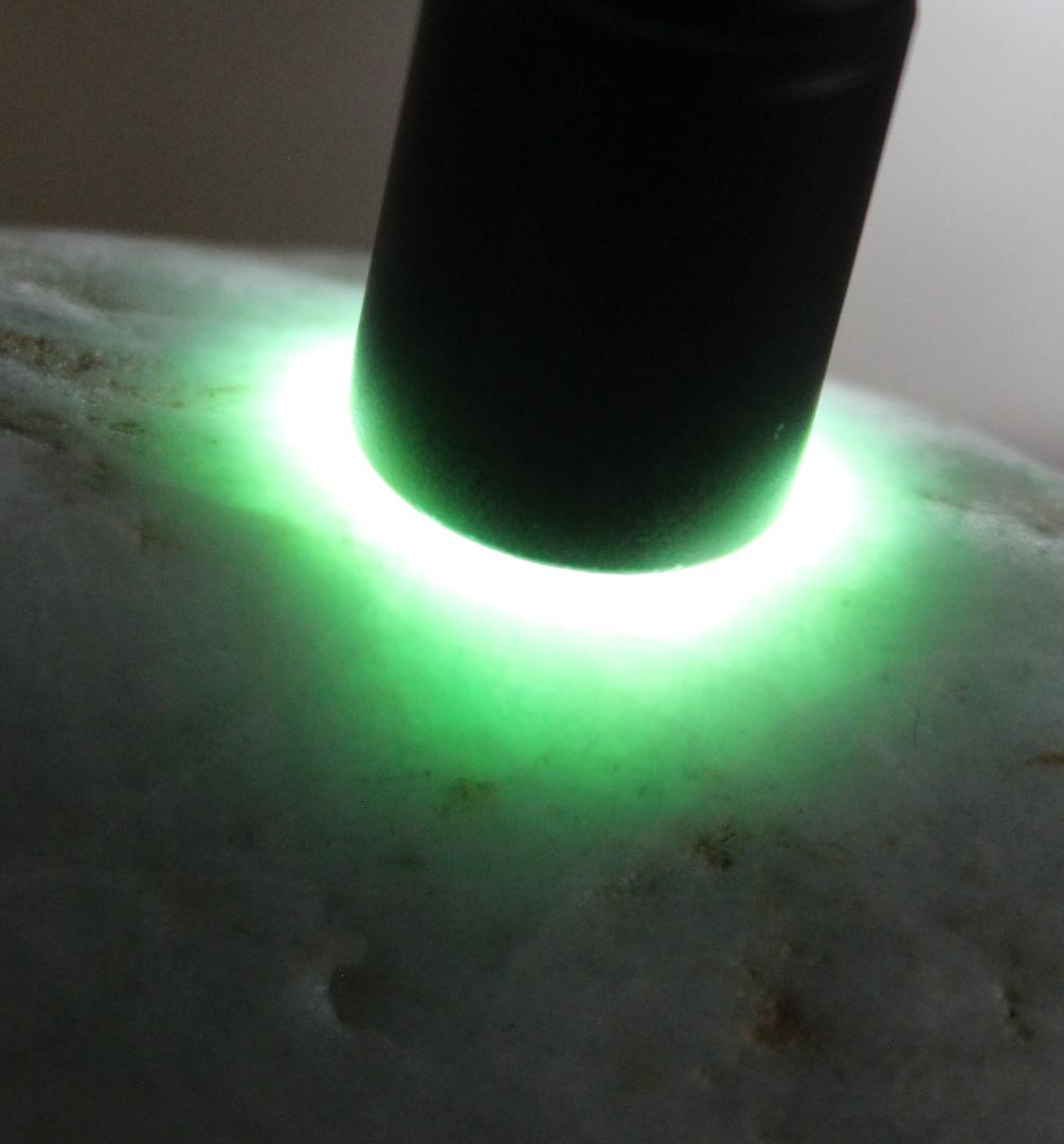 ［緑の美翡翠］糸魚川翡翠 原石 216.2g