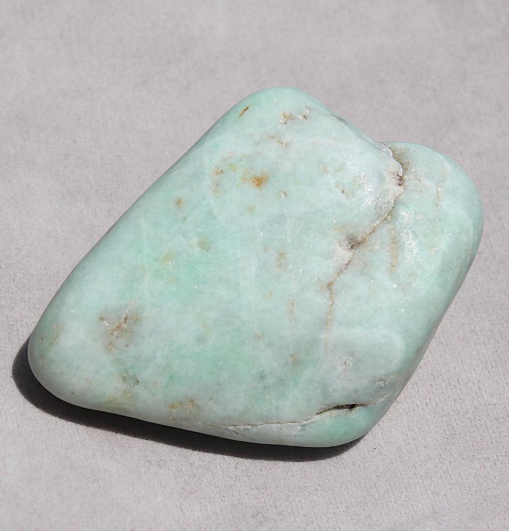 ［緑の美翡翠］糸魚川翡翠 原石 216.2g