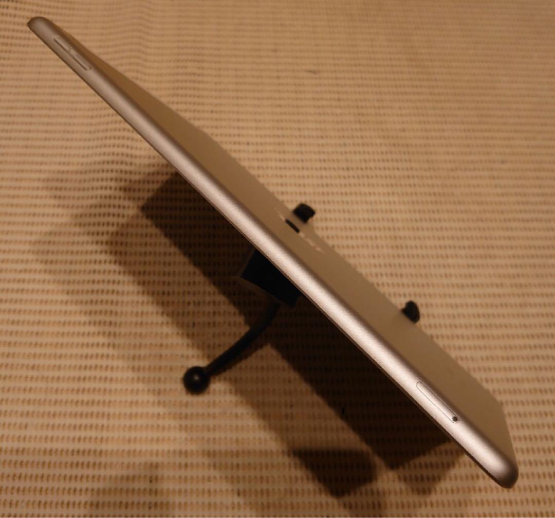完動品SIMフリー液晶無傷iPad第7世代(A2198)本体32GB MMDFV - メルカリ