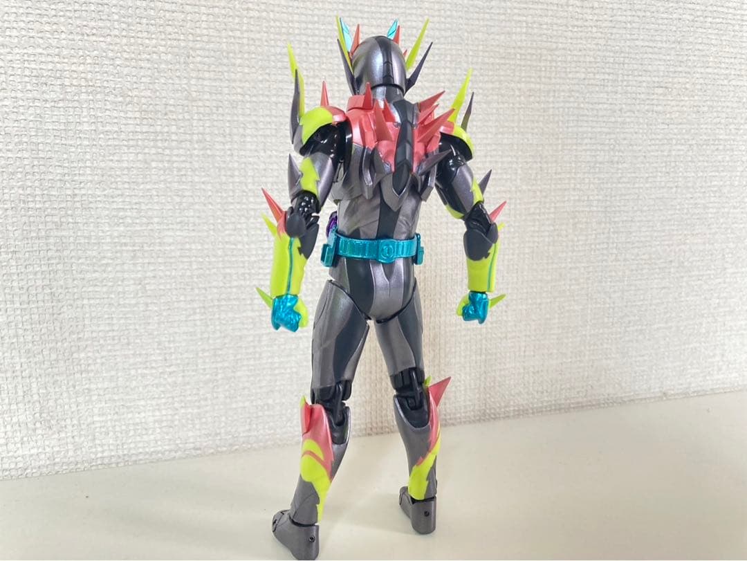 SHフィギュアーツ 仮面ライダーリバイス サンダーゲイル - メルカリ