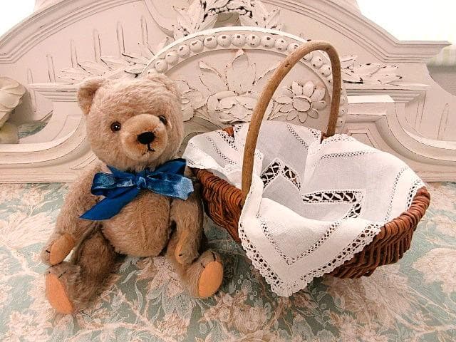 小振りの ハーマンベア アンティーク ☆ パニエ付き テディベア