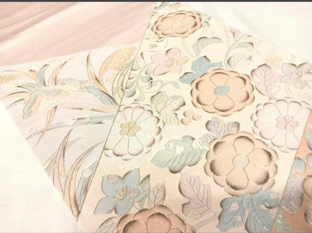 太鼓柄袋帯 駒刺繍 花唐草文 銀糸 銀通し地 正絹 - メルカリ