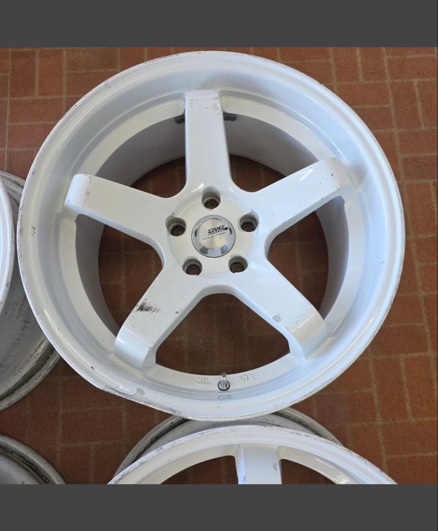 スタンスマジック　ホワイト 18インチ 9.5j 114.3 5穴ジャンク