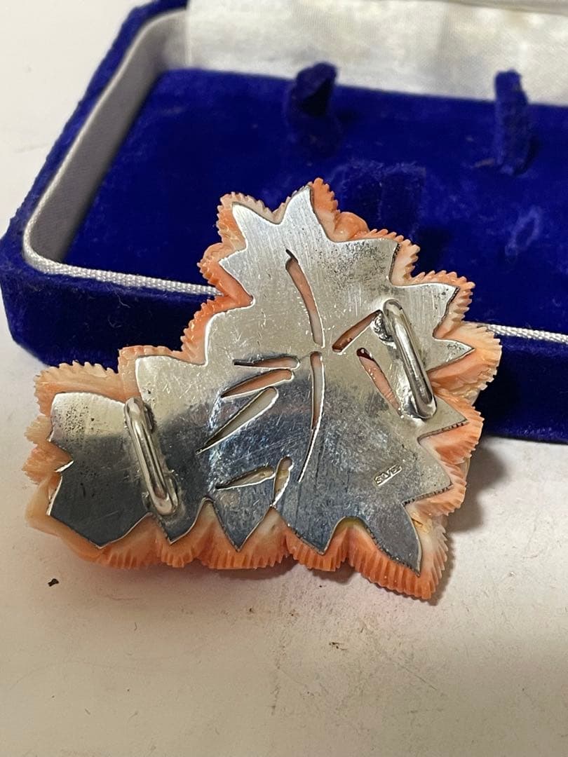 珊瑚 天然珊瑚 帯留め コーラル花彫刻シルバーブローチ重约46g