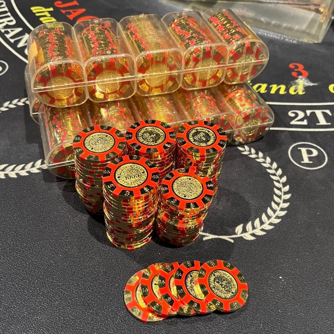 37 カジノチップ 400枚 1000$ ポーカーチップ H26 金属チップ 37 カジノチップ 400枚 1000$ ポーカーチップ H26 金属チップ