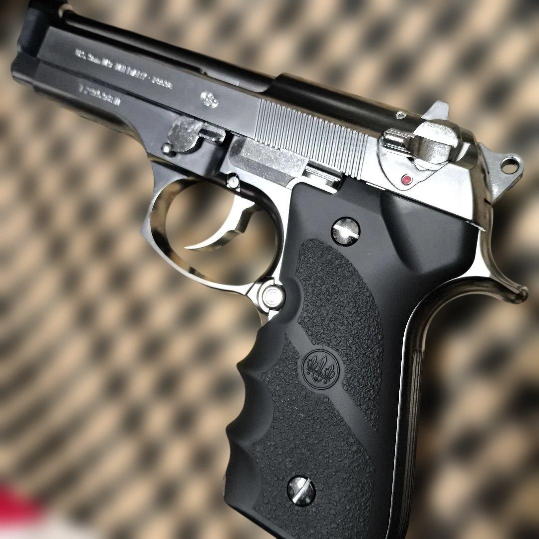 ほぼ未使用品 東京マルイ製 M92F ガスブローバックハンドガン クローム