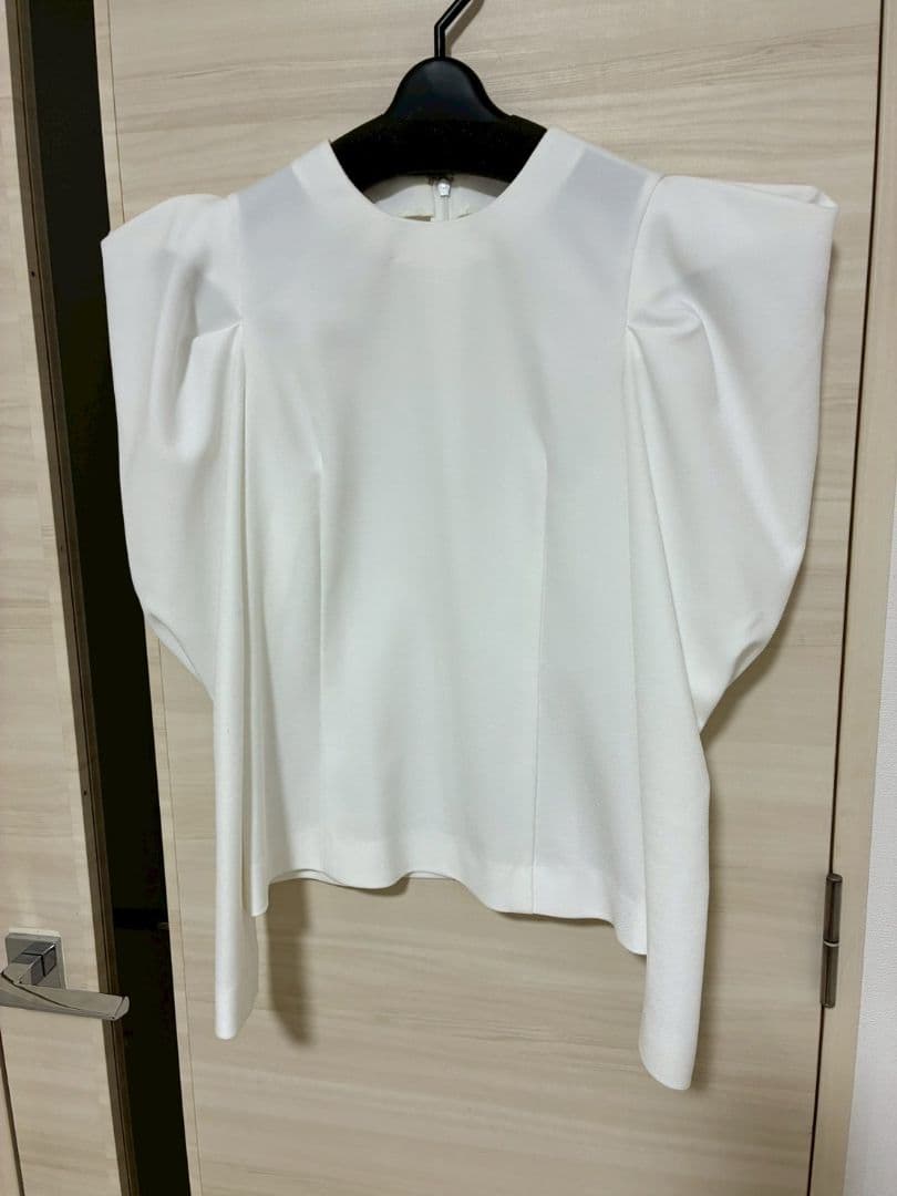 Cygne シーニュ とんがりパフtops Manon