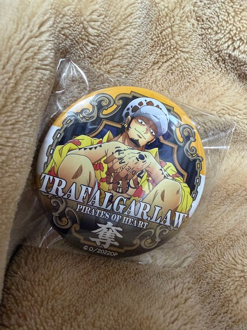 ワンピース 輩缶バッジ FILM RED トラファルガー・ロー - メルカリ