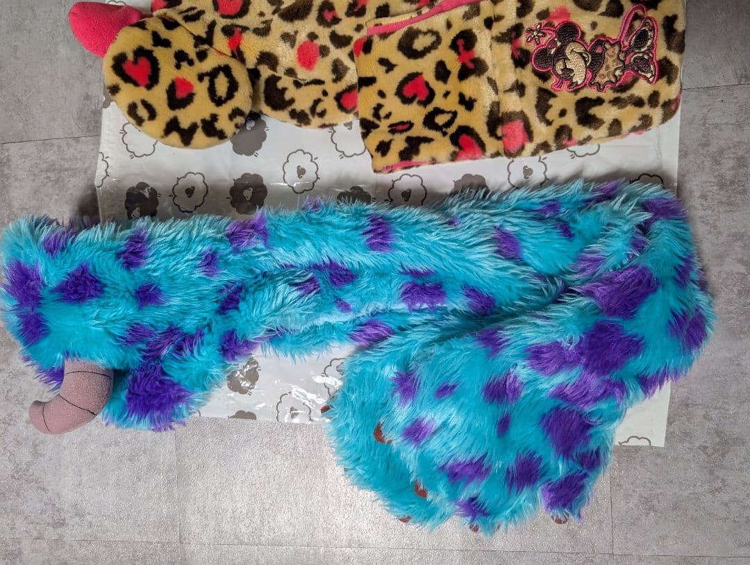 ミニーマウス ヒョウ柄マフラーキャップ、サリーマフラーキャップ 2点