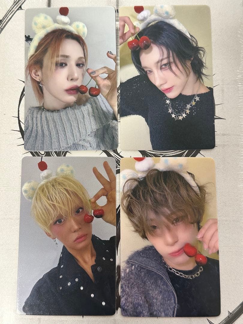 xlov UXLXVE jumpup トレカ セット - メルカリ