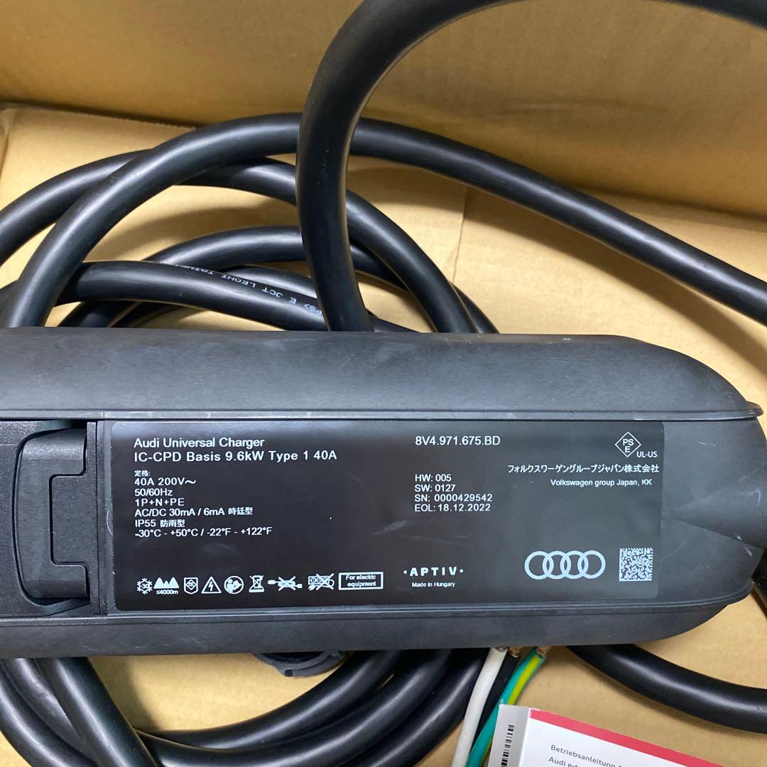 AUDI アウディ e-tron 充電ケーブル8KW普通充電器 - メルカリ