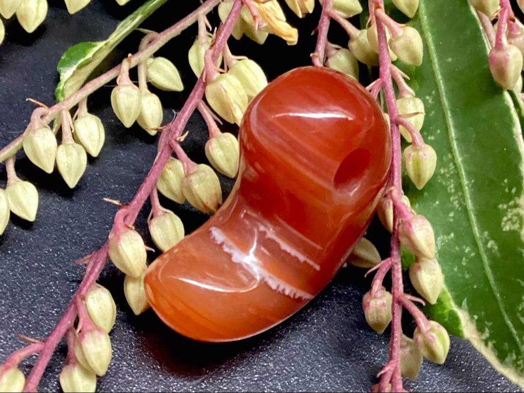 ✳赤は希少で5〜7万円です‼️山形県＊霊宝月山赤めのう勾玉 真っ赤な
