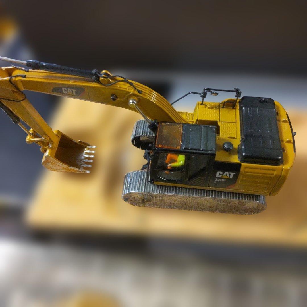 キャタピラー建機CAT 320F WEATHERED 1/50 - メルカリ