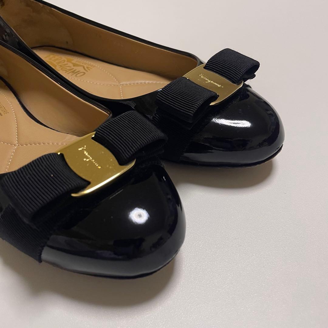 t*u様 【美品】フェラガモ ヴァリナ 23.5cm