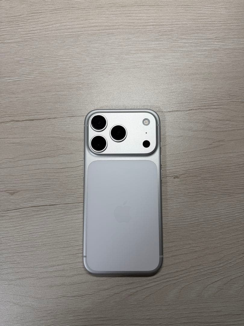 Apple iPhone 17 Pro シルバー 256GB本体 - メルカリ