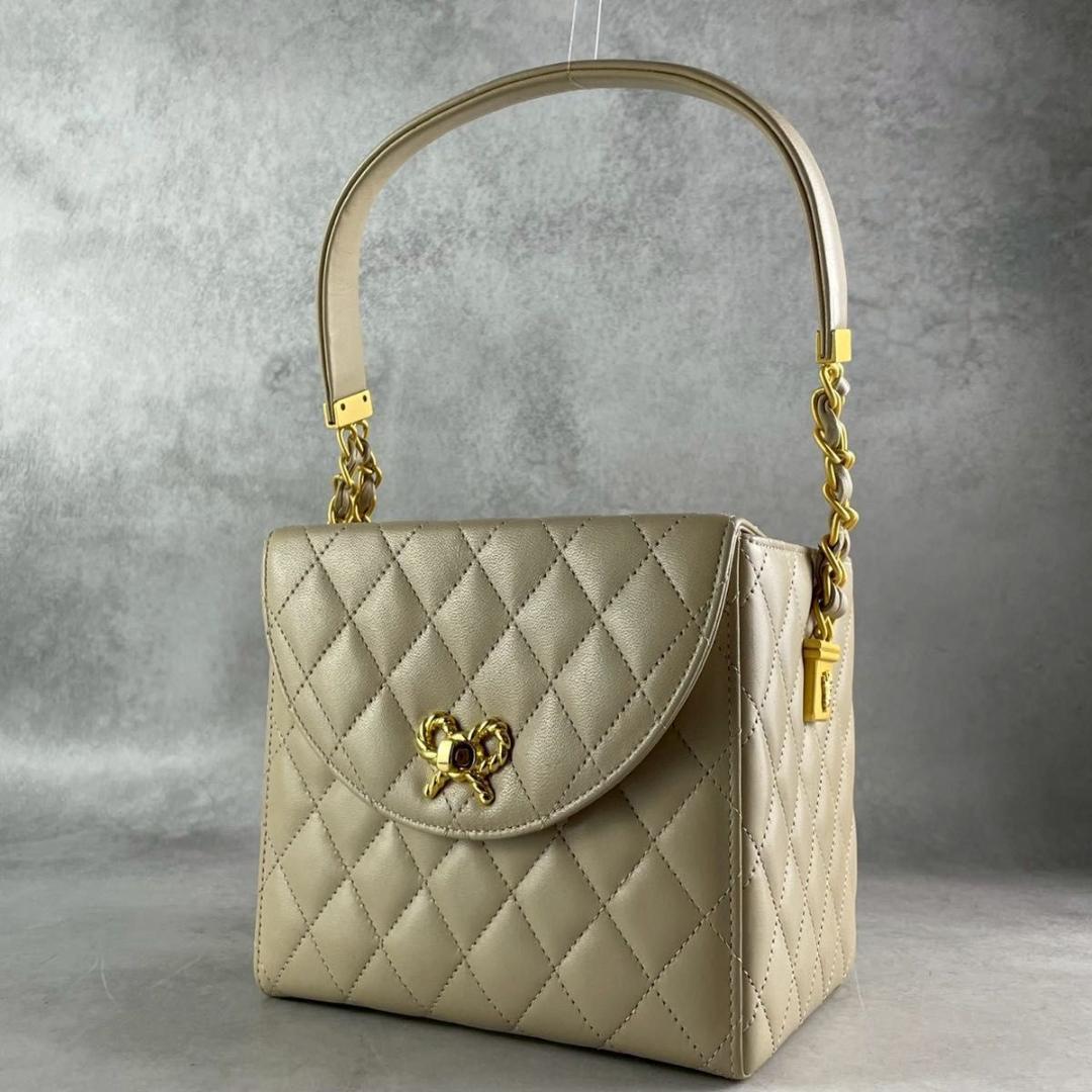 美品　キミジマ　コレクション ベージュ　キルティングレザー　バニティバッグ キルティングバニティバッグ | バッグ | NOELA OFFICIAL WEB STORE