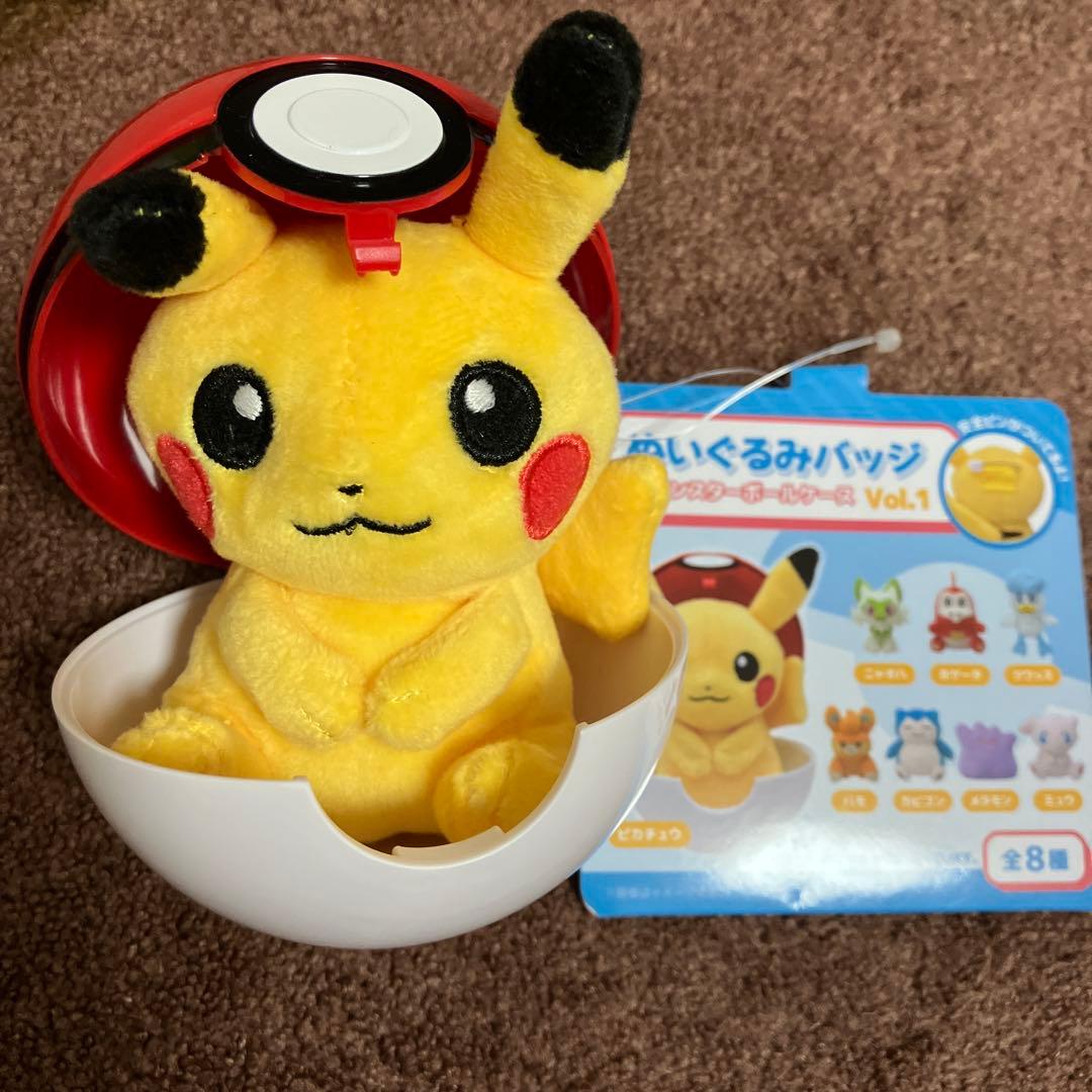 ポケモン ぬいぐるみバッジ ピカチュウ - メルカリ
