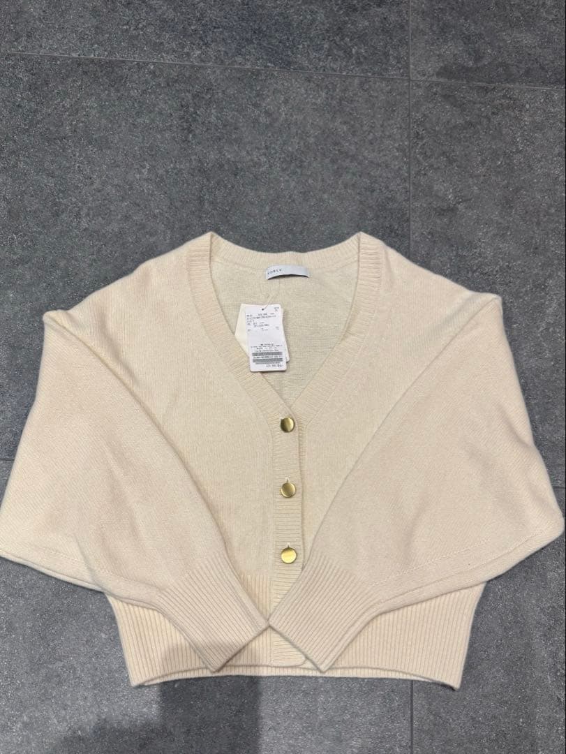 新品未使用タグ付き NOBLE カシミヤ混Vネックパフスリーブカーディガン 白