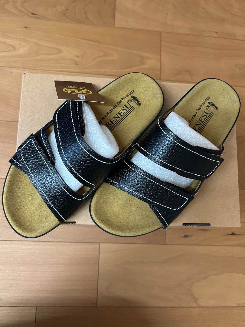 ベネシュ カジュアル黒サンダル 24cm - メルカリ
