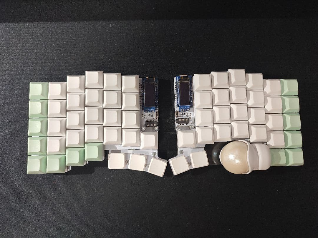 完成品 keyball61 TRRSケーブル、タイプCケーブルなどのおまけ付き Keyball61 黒／白 | Shirogane Lab